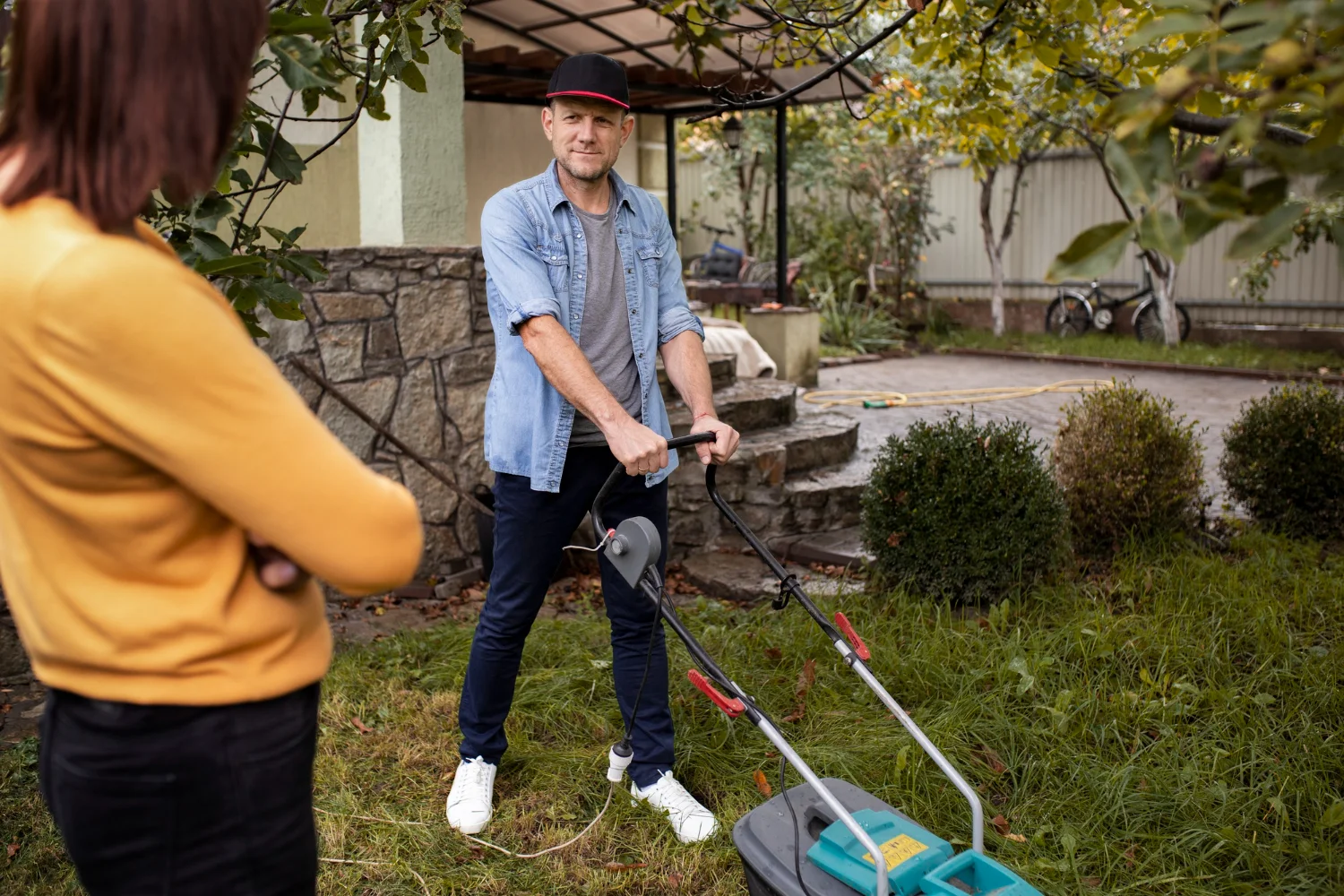 blog2-lawncare Lawn service Traverse City clean driveway with no clippings